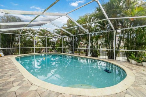 House in Apollo Beach, Florida 3 bedrooms, 135.45 sq.m. № 2156384 - photo 15