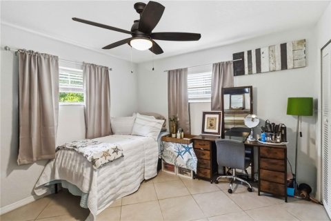House in Apollo Beach, Florida 3 bedrooms, 135.45 sq.m. № 2156384 - photo 12