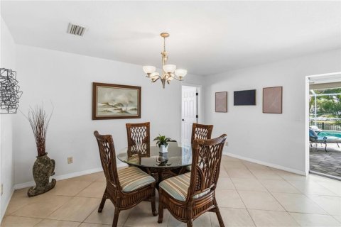 House in Apollo Beach, Florida 3 bedrooms, 135.45 sq.m. № 2156384 - photo 8