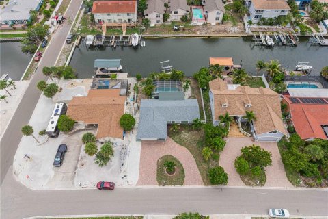 House in Apollo Beach, Florida 3 bedrooms, 135.45 sq.m. № 2156384 - photo 17