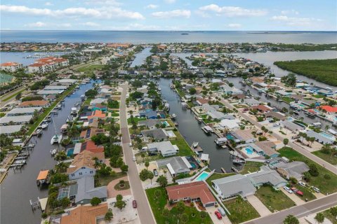 House in Apollo Beach, Florida 3 bedrooms, 135.45 sq.m. № 2156384 - photo 24