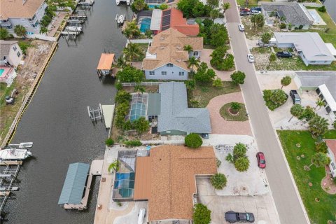 House in Apollo Beach, Florida 3 bedrooms, 135.45 sq.m. № 2156384 - photo 18