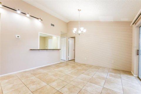 House in Belle Isle, Florida 3 bedrooms, 124.3 sq.m. № 1879693 - photo 5