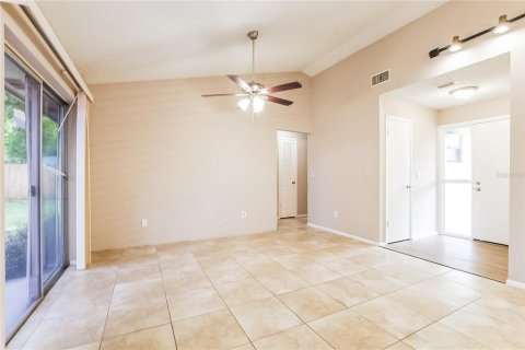 House in Belle Isle, Florida 3 bedrooms, 124.3 sq.m. № 1879693 - photo 4