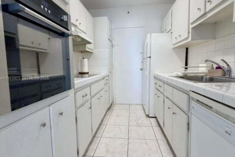 Снять в аренду кондоминиум в Майами-Бич, Флорида 1 спальня, 81.75м2, № 2082832 - фото 9