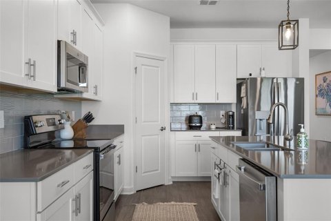 Casa en venta en Orlando, Florida, 5 dormitorios, 280.84 m2 № 1916181 - foto 13