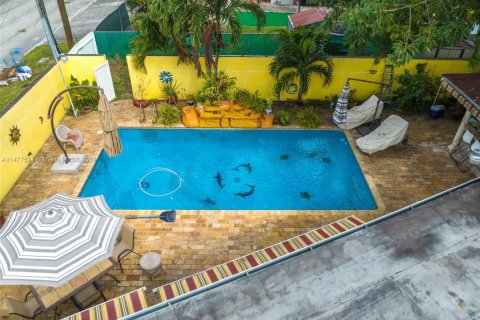 House in Hialeah, Florida 4 bedrooms, 187.66 sq.m. № 1984851 - photo 3