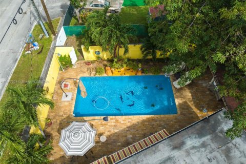 House in Hialeah, Florida 4 bedrooms, 187.66 sq.m. № 1984851 - photo 2