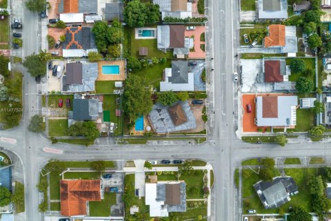 House in Hialeah, Florida 4 bedrooms, 187.66 sq.m. № 1984851 - photo 22