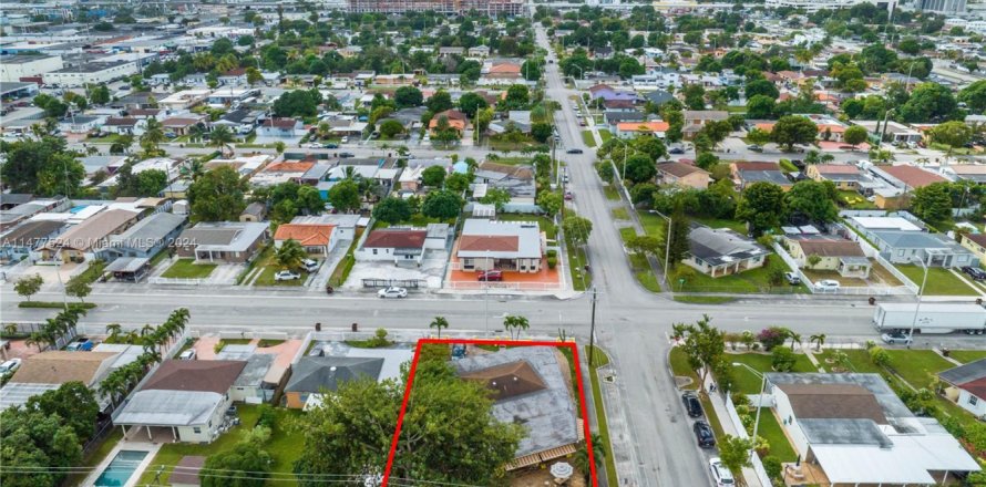 House in Hialeah, Florida 4 bedrooms, 187.66 sq.m. № 1984851