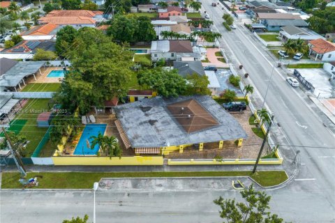 House in Hialeah, Florida 4 bedrooms, 187.66 sq.m. № 1984851 - photo 26