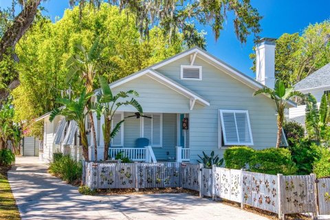 House in New Smyrna Beach, Florida 4 bedrooms, 219.25 sq.m. № 1613694 - photo 1