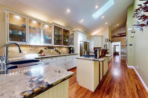 House in New Smyrna Beach, Florida 4 bedrooms, 219.25 sq.m. № 1613694 - photo 6