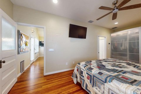 House in New Smyrna Beach, Florida 4 bedrooms, 219.25 sq.m. № 1613694 - photo 17