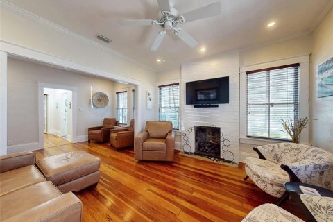 House in New Smyrna Beach, Florida 4 bedrooms, 219.25 sq.m. № 1613694 - photo 2