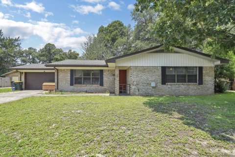 House in Fort Walton Beach, Florida 4 bedrooms, 177.44 sq.m. № 590404 - photo 1