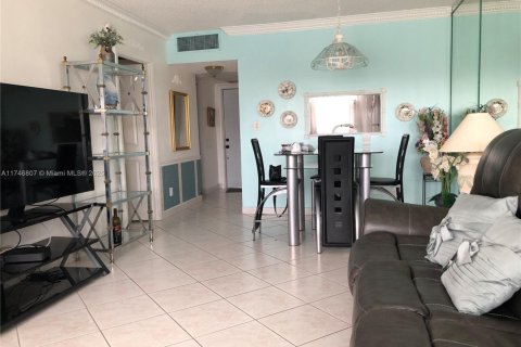 Condo in Lauderdale Lakes, Florida, 1 bedroom  № 1707010 - photo 13