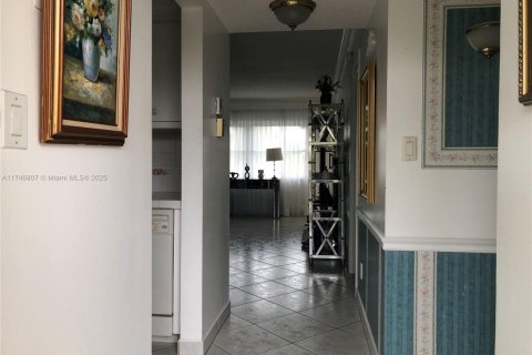 Condo in Lauderdale Lakes, Florida, 1 bedroom  № 1707010 - photo 16