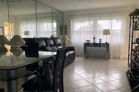 Condo in Lauderdale Lakes, Florida, 1 bedroom  № 1707010 - photo 15