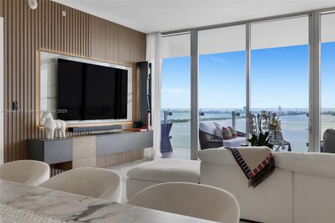 Condominio en venta en Miami, Florida, 3 dormitorios № 1877646 - foto 7