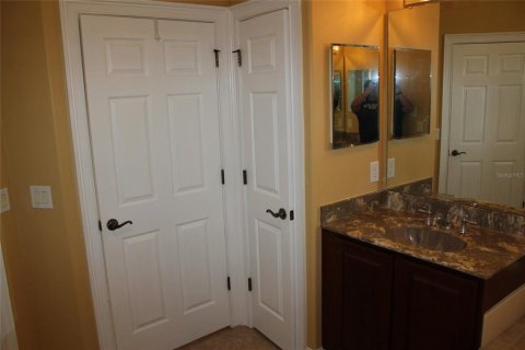 House in Orlando, Florida 4 bedrooms, 262.36 sq.m. № 2103178 - photo 24