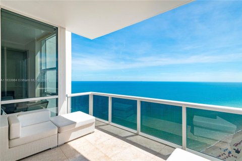 Condo in Sunny Isles Beach, Florida, 2 bedrooms  № 1821775 - photo 25