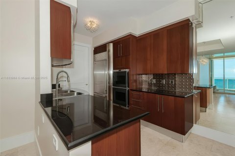 Condo in Sunny Isles Beach, Florida, 2 bedrooms  № 1821775 - photo 11