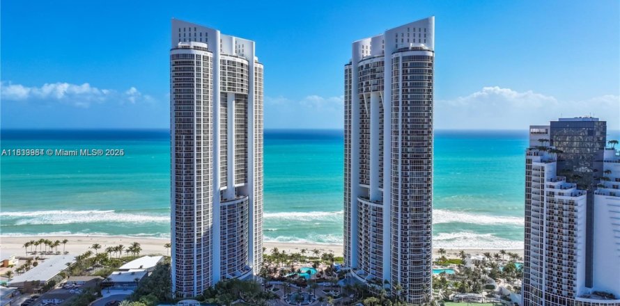 Condo in Sunny Isles Beach, Florida, 2 bedrooms № 1821775