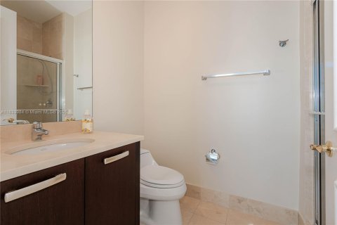 Condo in Sunny Isles Beach, Florida, 2 bedrooms  № 1821775 - photo 23