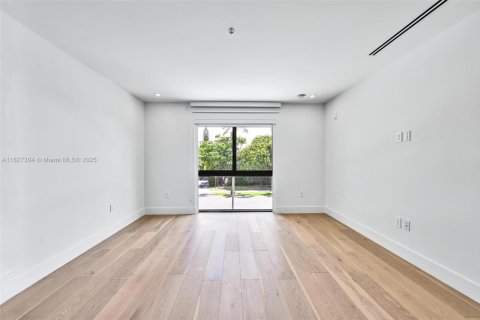 Condo in Key Biscayne, Florida, 4 bedrooms  № 1888758 - photo 17