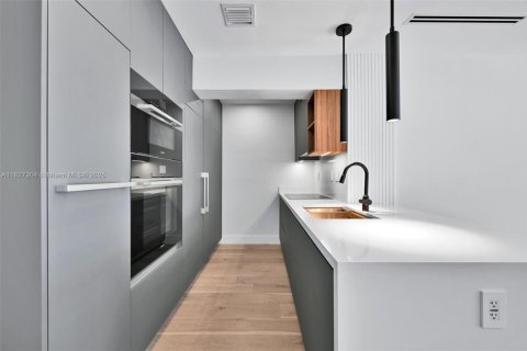 Condo in Key Biscayne, Florida, 4 bedrooms  № 1888758 - photo 1