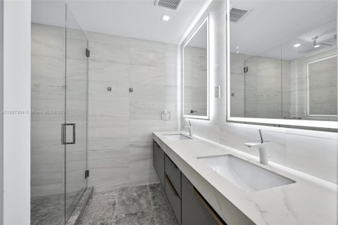 Condo in Key Biscayne, Florida, 4 bedrooms  № 1888758 - photo 18