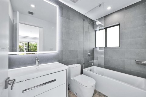 Condo in Key Biscayne, Florida, 4 bedrooms  № 1888758 - photo 16