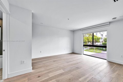 Condo in Key Biscayne, Florida, 4 bedrooms  № 1888758 - photo 13