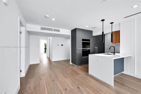 Condo in Key Biscayne, Florida, 4 bedrooms  № 1888758 - photo 3