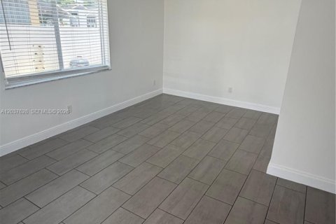 Villa ou maison à louer à Hollywood, Floride: 2 chambres, 69.68 m2 № 2154277 - photo 7
