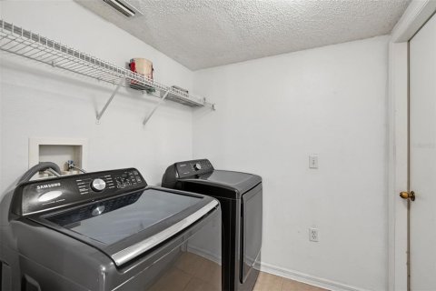 Villa ou maison à louer à Gibsonton, Floride: 4 chambres, 206.43 m2 № 2391167 - photo 20