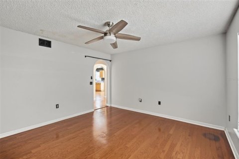 Villa ou maison à louer à Gibsonton, Floride: 4 chambres, 206.43 m2 № 2391167 - photo 19