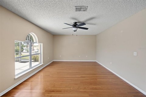 Villa ou maison à louer à Gibsonton, Floride: 4 chambres, 206.43 m2 № 2391167 - photo 11