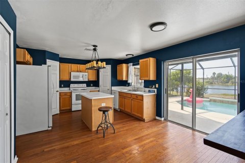 Villa ou maison à louer à Gibsonton, Floride: 4 chambres, 206.43 m2 № 2391167 - photo 12
