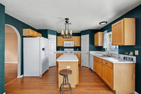 Villa ou maison à louer à Gibsonton, Floride: 4 chambres, 206.43 m2 № 2391167 - photo 8