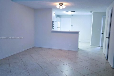 Снять в аренду таунхаус в Уэстон, Флорида 2 спальни, 105.07м2, № 1806066 - фото 24