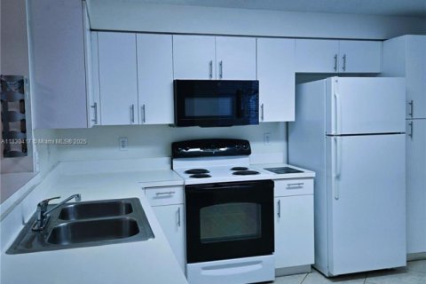 Снять в аренду таунхаус в Уэстон, Флорида 2 спальни, 105.07м2, № 1806066 - фото 20