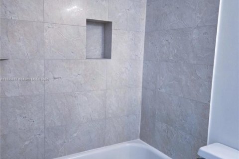 Снять в аренду таунхаус в Уэстон, Флорида 2 спальни, 105.07м2, № 1806066 - фото 12