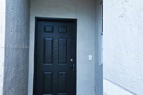 Снять в аренду таунхаус в Уэстон, Флорида 2 спальни, 105.07м2, № 1806066 - фото 17