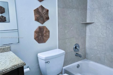 Снять в аренду таунхаус в Уэстон, Флорида 2 спальни, 105.07м2, № 1806066 - фото 6