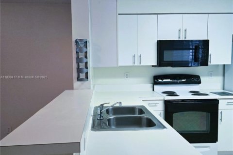 Снять в аренду таунхаус в Уэстон, Флорида 2 спальни, 105.07м2, № 1806066 - фото 19