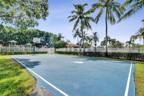 Снять в аренду таунхаус в Уэстон, Флорида 2 спальни, 105.07м2, № 1806066 - фото 28