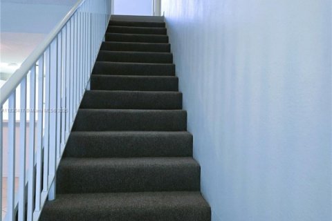 Снять в аренду таунхаус в Уэстон, Флорида 2 спальни, 105.07м2, № 1806066 - фото 3