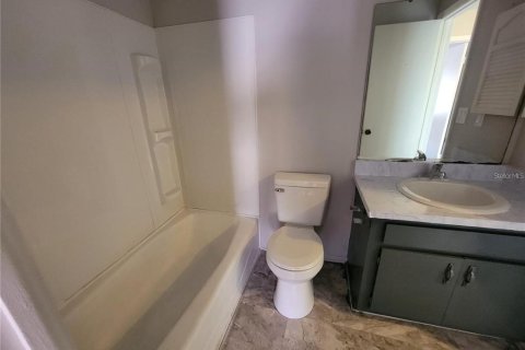 Townhouse in Ocala, Florida 2 bedrooms, 107.21 sq.m. № 2206125 - photo 8